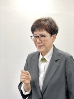 桑山　八枝子